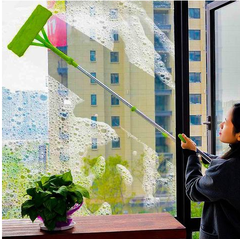 Retractable rotating glass cleaner