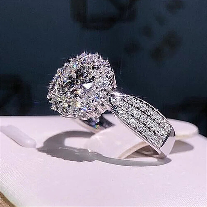 Hot Sale Sparkling Silver Color Round Crystal Rhinestone Zircon Ring with Clear AAA CZ Wedding Engagement Bridal Fashion Jewelry