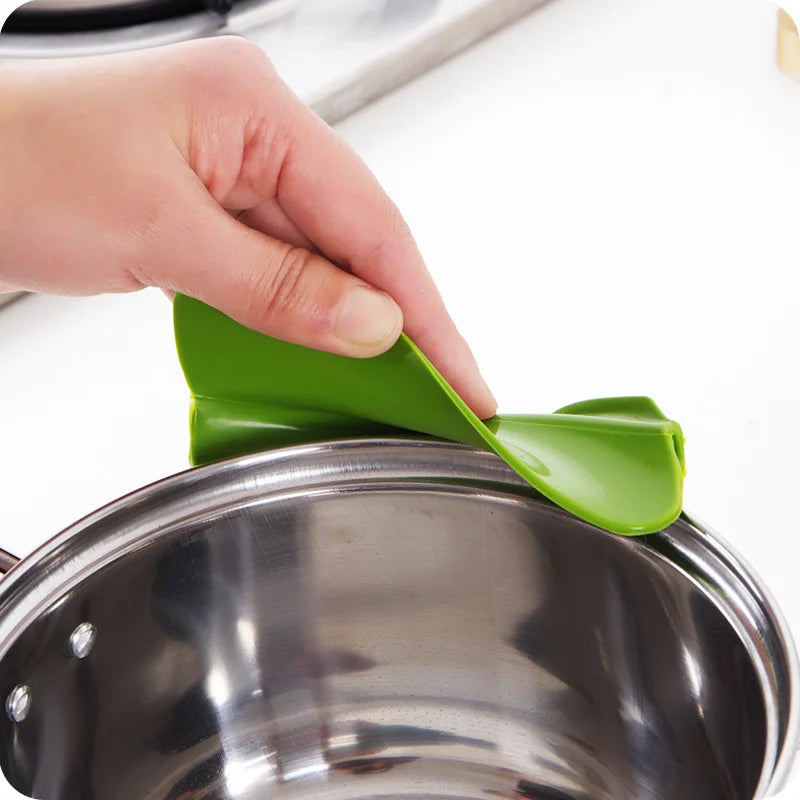 Anti-spill Slip on Pour Soup Spout Funnel Pot Pan