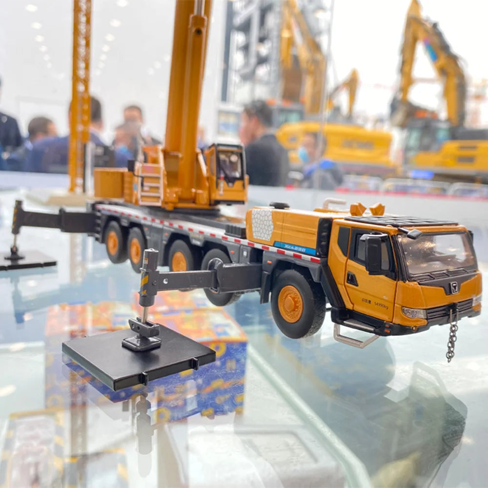 Scale Model Diecast Construction Machiner XCMG XCA 230 Truck Crane Model Replica Collection 2 Cabs Open Gold
