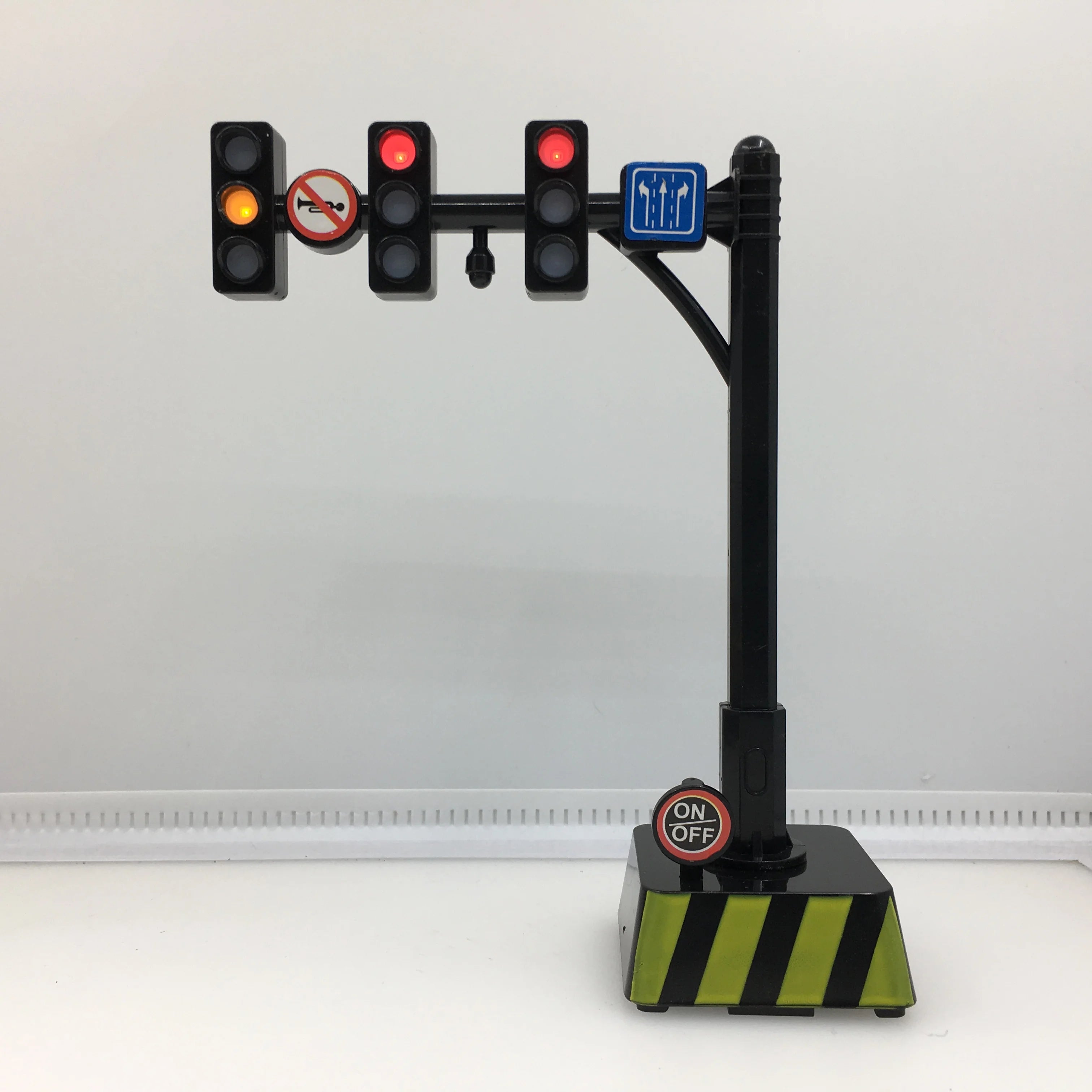 Crossroads Traffic lights Simulation Model for RC