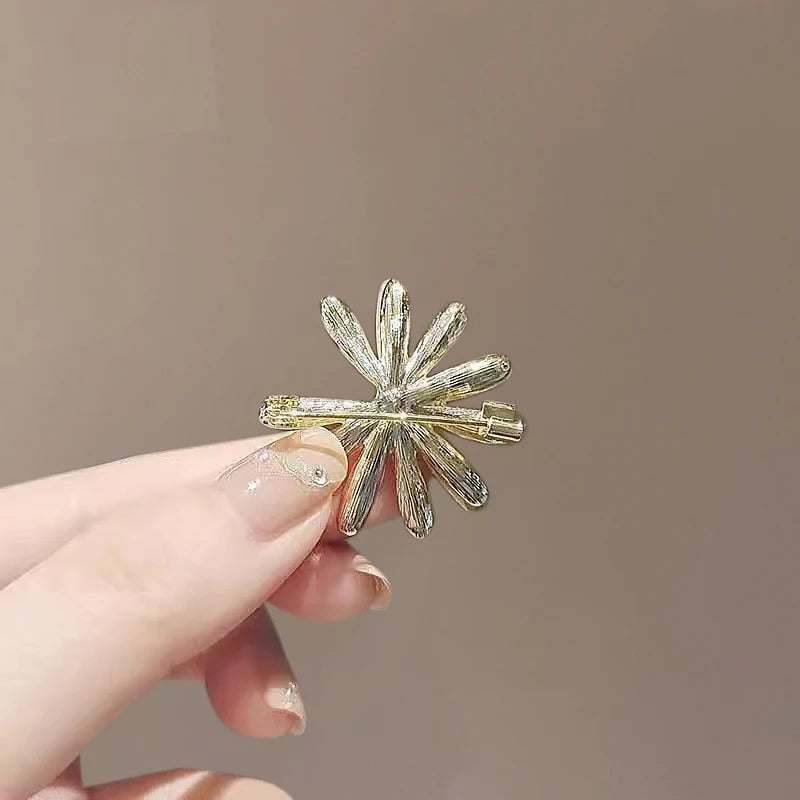 Crystal Daisy Flower Brooches Pins For Women Elegant Temperament Trendy Brooch