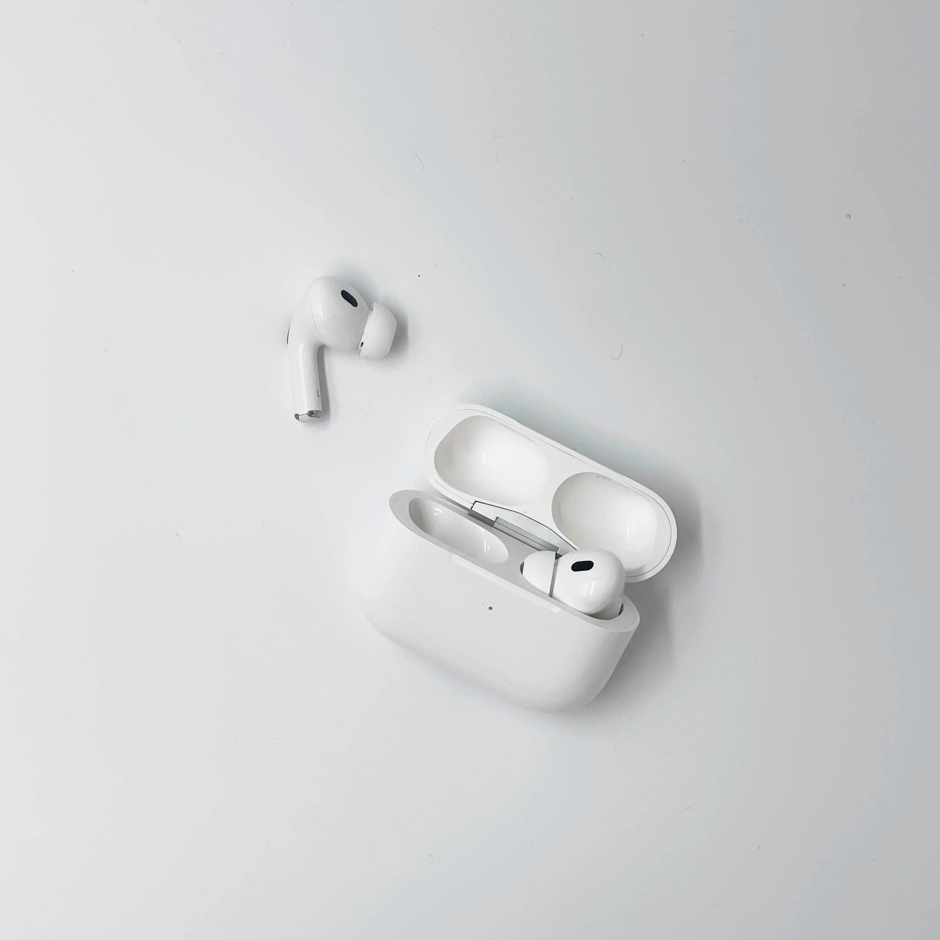 Original AirPods Pro2 Adaptive EQ H2 Earphone Chip Wireless Bluetooth Earphone Spatial Audio with Lightning USB-C