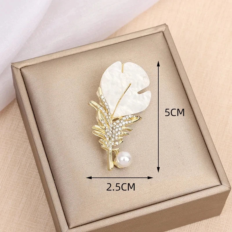 Fashion Crystal Shell Feather Brooch Pins For Women Luxury White Pearl Clothing Accessories