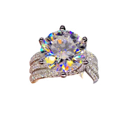 Sparkling Twisted Metal Inlaid White Zircon Ring for Women's Daily Wear To Receptions