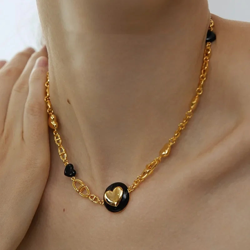 Classic retro glossy black enamel heart-shaped necklaces