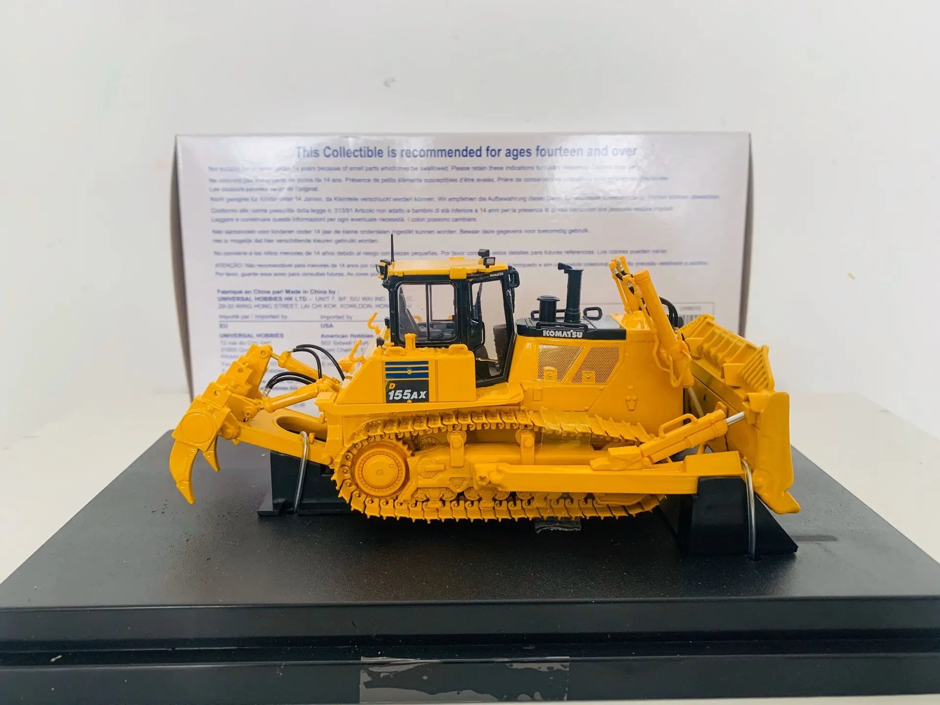 UH8010 Komatsu D155AX-7 Bulldozer Tracked Dozer With Ripper 1:50 Scale Die-Cast Model New in Box