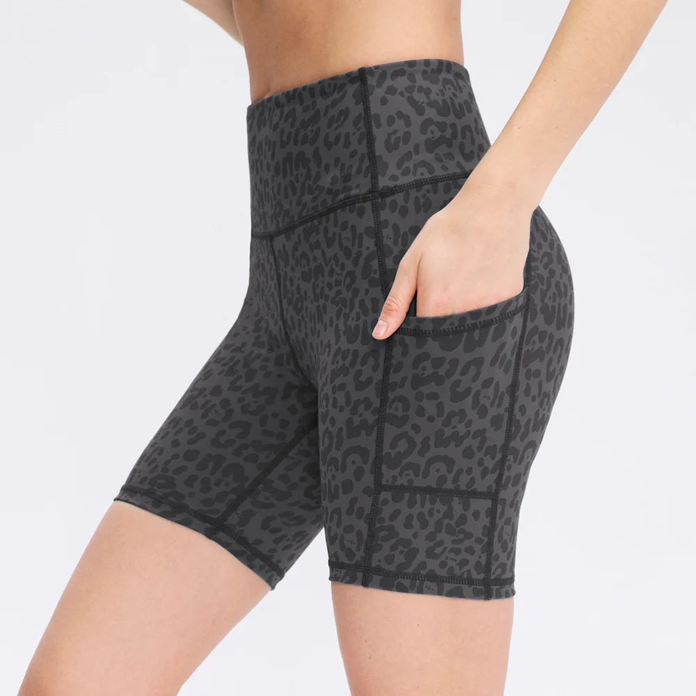 Sports Shorts with Pockets Skin Friendly Tight Fitting High Elasticity Quick Drying Fitness Shorts