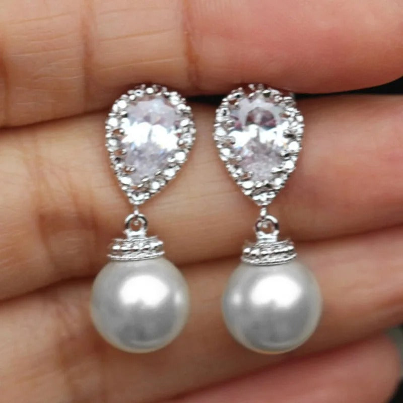 Beige High-end Pearl Earrings, Women's Simple and Fashionable Design, Exquisite, Luxurious, Shiny Jewelry