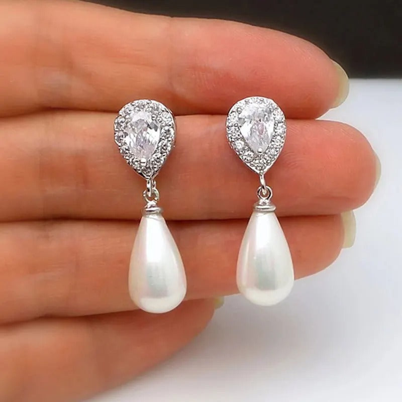 Beige High-end Pearl Earrings, Women's Simple and Fashionable Design, Exquisite, Luxurious, Shiny Jewelry