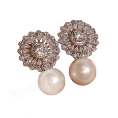 Beige High-end Pearl Earrings, Women's Simple and Fashionable Design, Exquisite, Luxurious, Shiny Jewelry